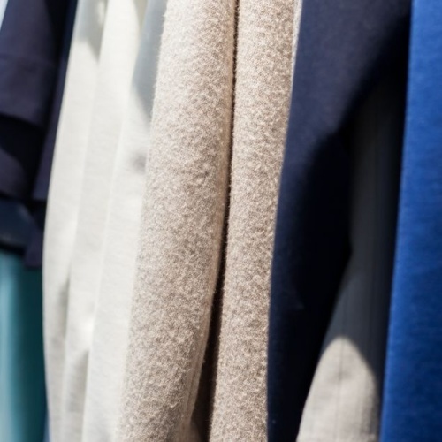 Weniger Teile, mehr Looks: So kombinierst du deine Garderobe vielseitig