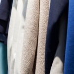 Weniger Teile, mehr Looks: So kombinierst du deine Garderobe vielseitig