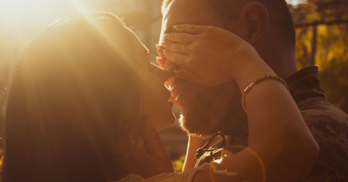 Liebe im Schichtdienst: So bleibt eure Beziehung trotz wechselnder Zeiten stark