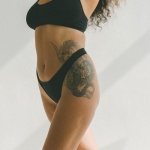 High-Cut Slips: Warum der hohe Beinausschnitt deine Silhouette perfekt in Szene setzt
