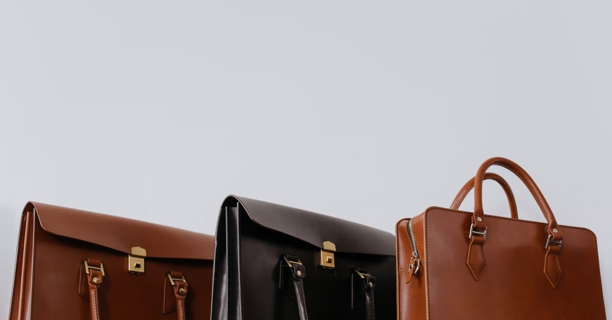 Stilvoll durch den Arbeitstag: Die besten Taschen fürs Büro, die alles mitmachen